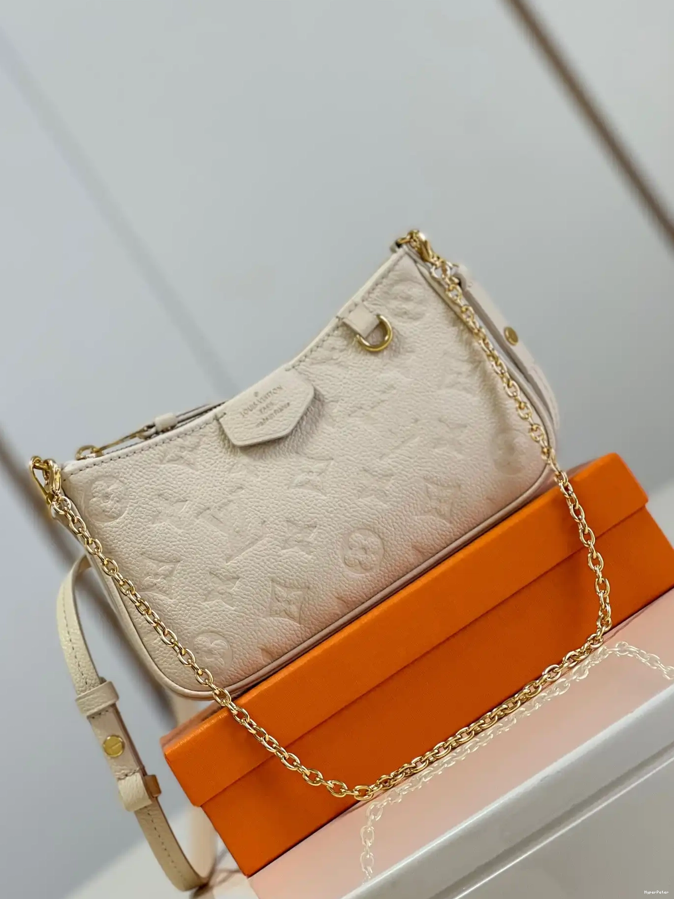 VUITTON LOUIS POUCH STRAP ON EASY 0528